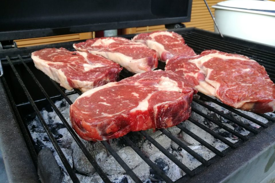 Mobiler Grillservice - Gegrillte Steaks